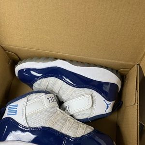Kids Jordan 11 retro size 7c